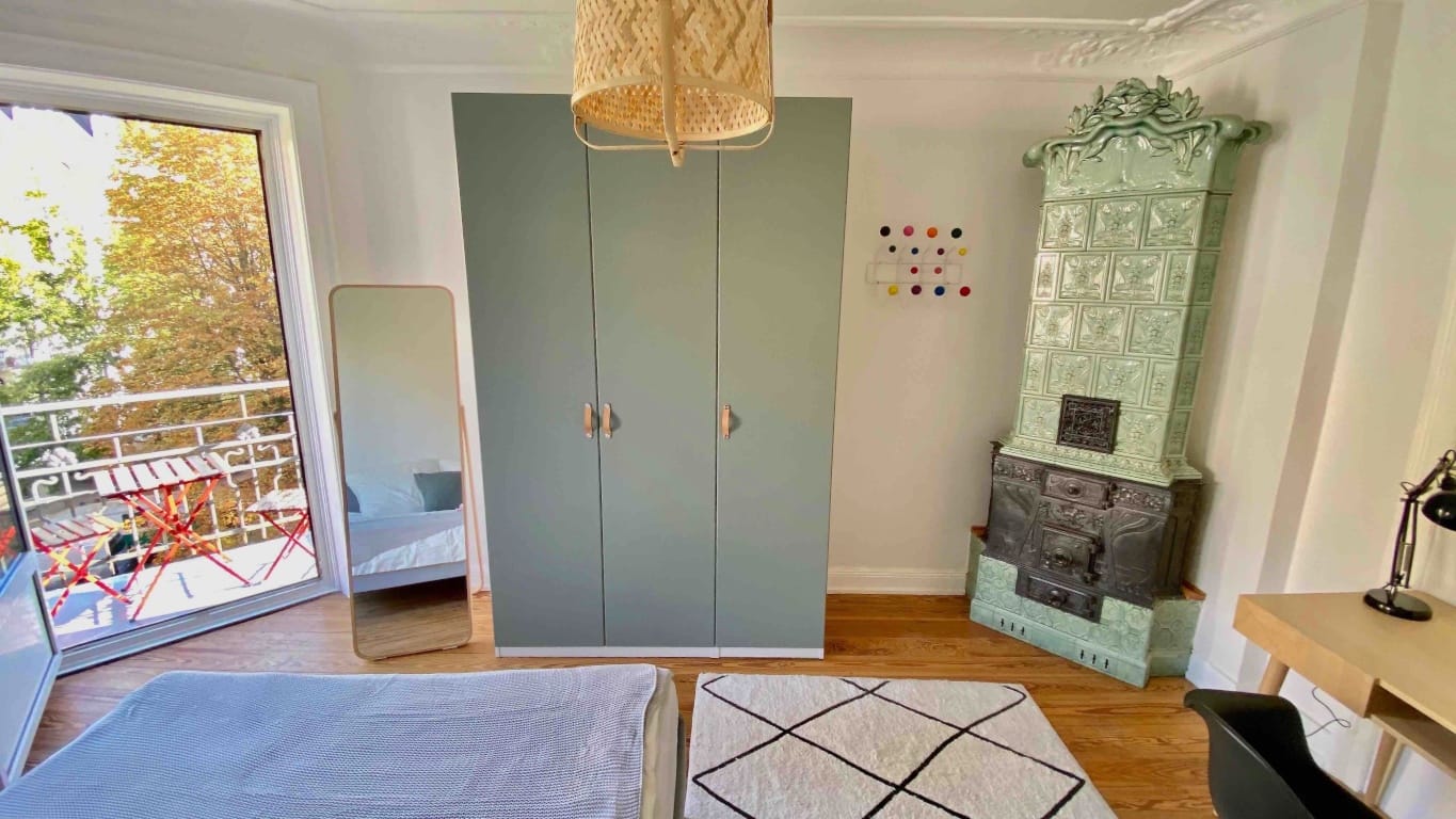 5ef964fca0696f99f3faae9d735a1ed0fbc46edf838cf5a4a475a1f137803594_002_Jumbo_Balcony_EW.large