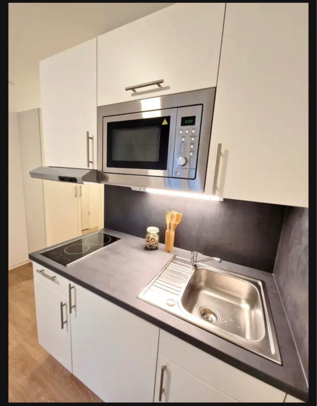 88d21a448e3d8a2306b4abb84438d12c671f0aeab34d5f4b64fd48ce2d5af9e8_175795456793494674856793419405.large